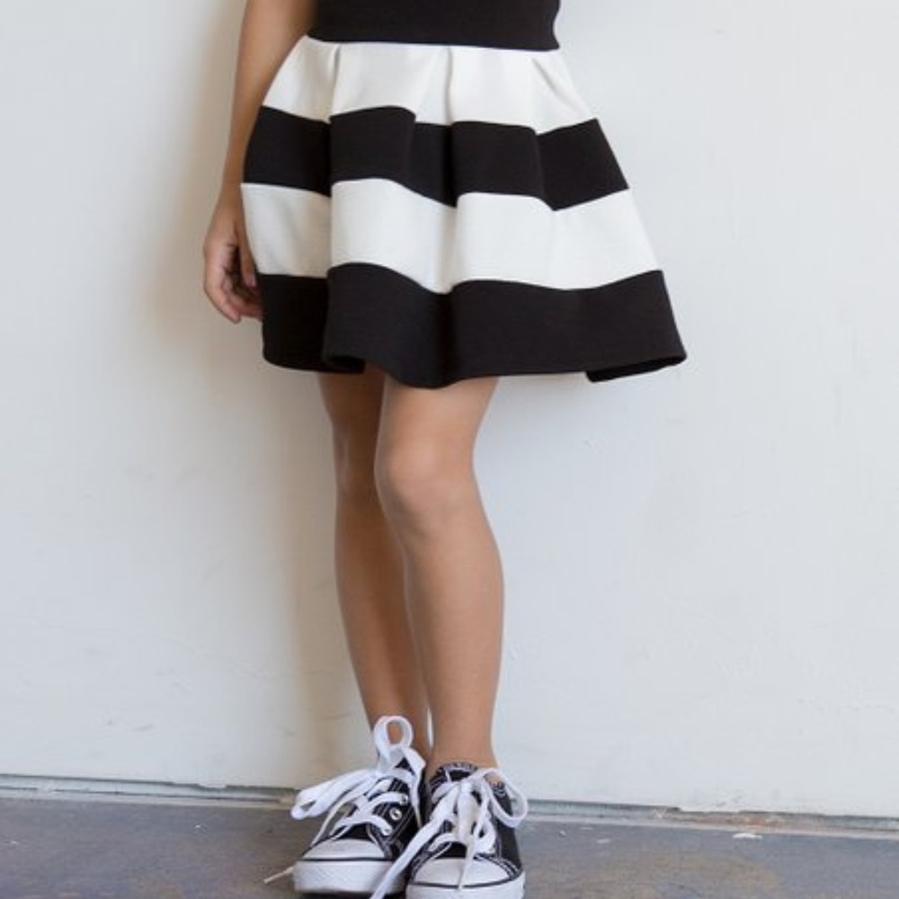 B&W STRIPE SKIRT